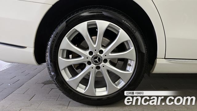 Mercedes-Benz E-Class E300 4MATIC Exclusive