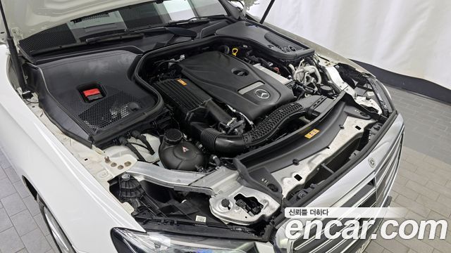 Mercedes-Benz E-Class E300 4MATIC Exclusive