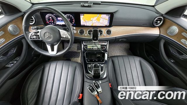 Mercedes-Benz E-Class E300 4MATIC Exclusive