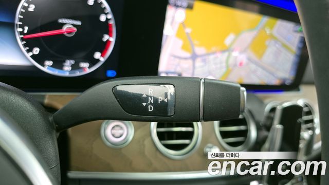 Mercedes-Benz E-Class E300 4MATIC Exclusive