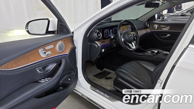 Mercedes-Benz E-Class E300 4MATIC Exclusive