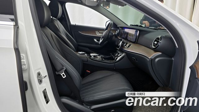 Mercedes-Benz E-Class E300 4MATIC Exclusive