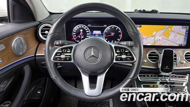 Mercedes-Benz E-Class E300 4MATIC Exclusive