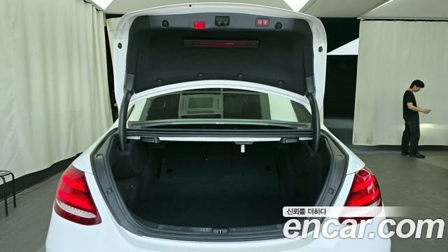 Mercedes-Benz E-Class E300 4MATIC Exclusive