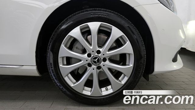 Mercedes-Benz E-Class E300 4MATIC Exclusive