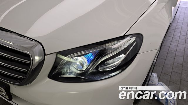 Mercedes-Benz E-Class E300 4MATIC Exclusive