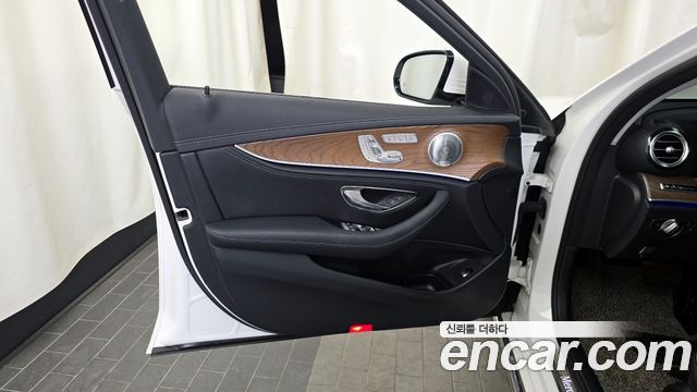 Mercedes-Benz E-Class E300 4MATIC Exclusive
