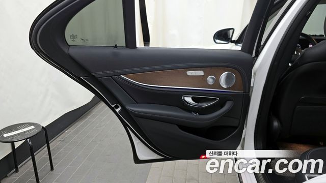Mercedes-Benz E-Class E300 4MATIC Exclusive