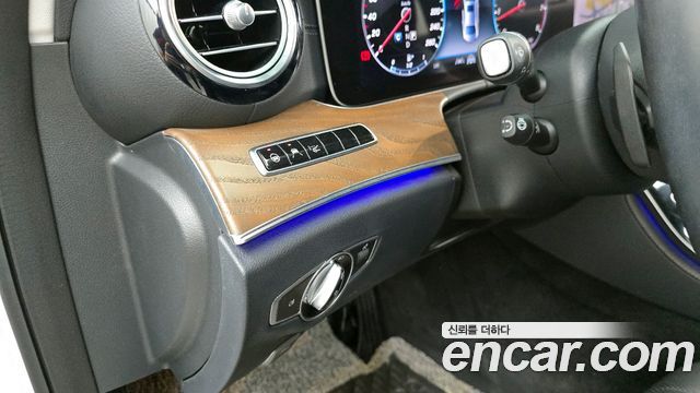 Mercedes-Benz E-Class E300 4MATIC Exclusive