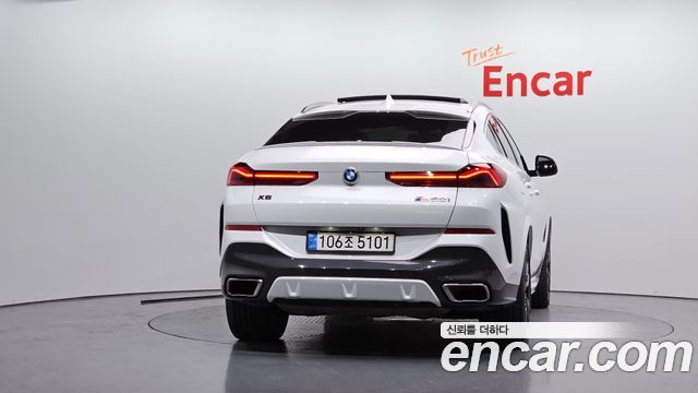 BMW X6 M50i