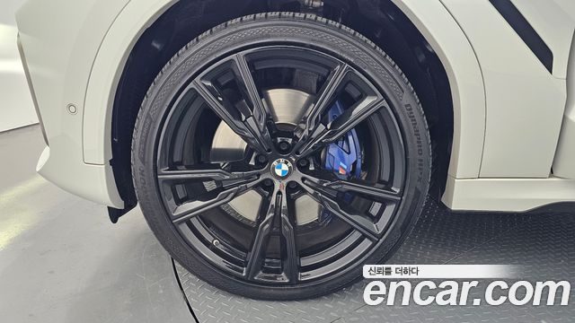 BMW X6 M50i