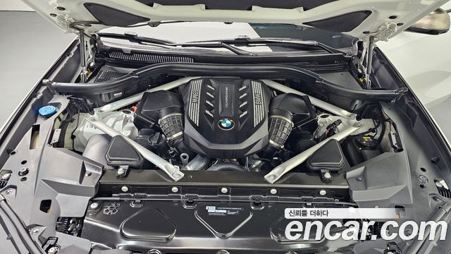 BMW X6 M50i