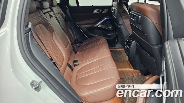 BMW X6 M50i