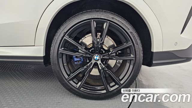 BMW X6 M50i