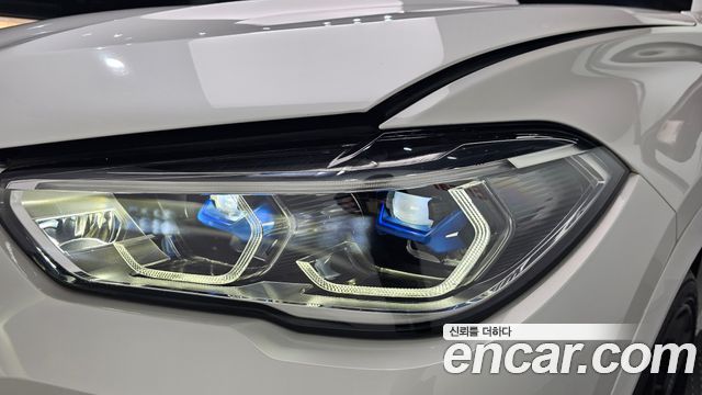 BMW X6 M50i