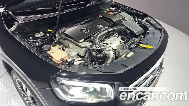 Mercedes-Benz GLB-Class GLB220