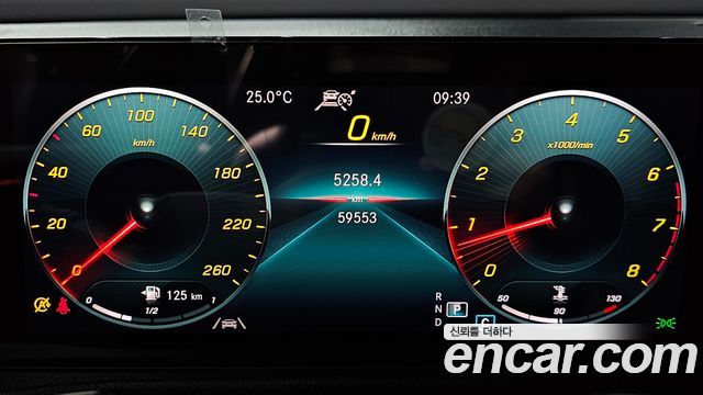 Mercedes-Benz GLB-Class GLB220