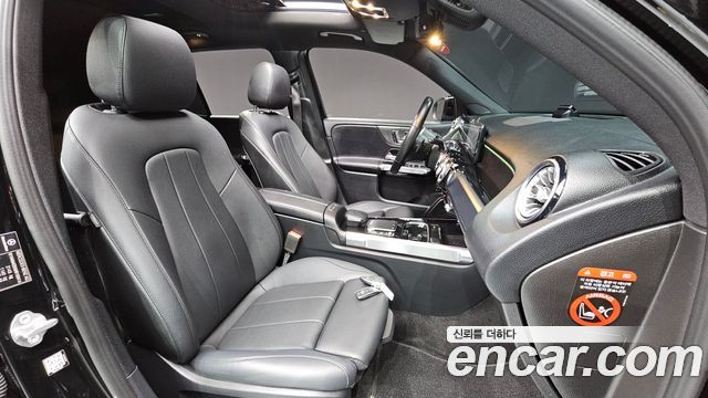 Mercedes-Benz GLB-Class GLB220