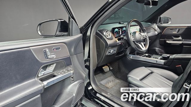 Mercedes-Benz GLB-Class GLB220