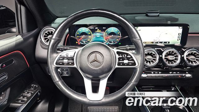 Mercedes-Benz GLB-Class GLB220