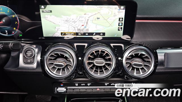 Mercedes-Benz GLB-Class GLB220