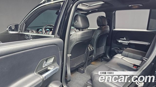 Mercedes-Benz GLB-Class GLB220