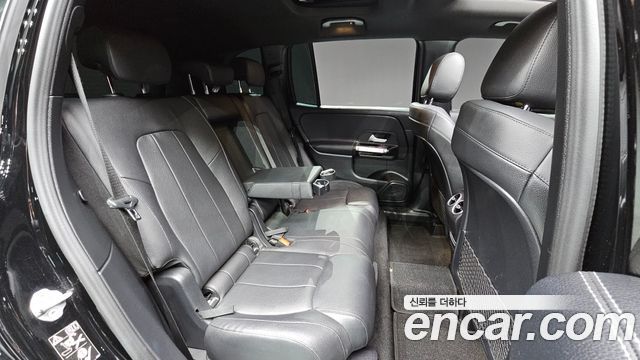 Mercedes-Benz GLB-Class GLB220