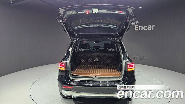 Mercedes-Benz GLB-Class GLB220