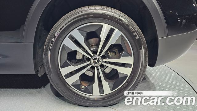 Mercedes-Benz GLB-Class GLB220