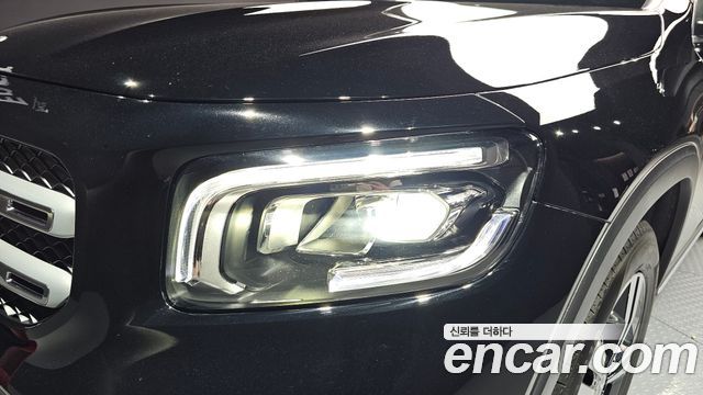 Mercedes-Benz GLB-Class GLB220