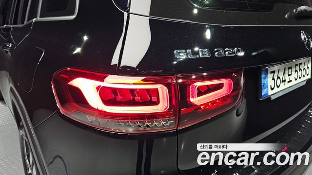 Mercedes-Benz GLB-Class GLB220