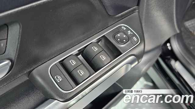 Mercedes-Benz GLB-Class GLB220