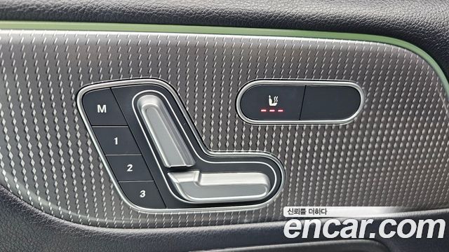 Mercedes-Benz GLB-Class GLB220