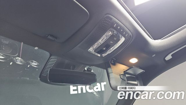 Mercedes-Benz GLB-Class GLB220