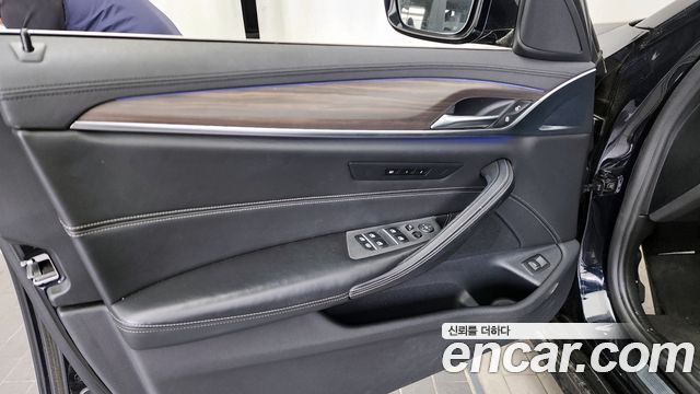 BMW 5-Series 530i xDrive M Sport Package Plus