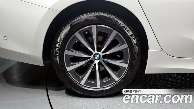 BMW 3-Series 320i