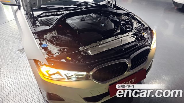 BMW 3-Series 320i