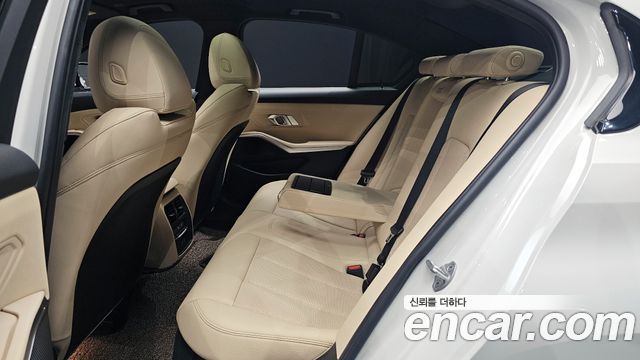 BMW 3-Series 320i