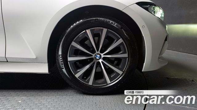 BMW 3-Series 320i