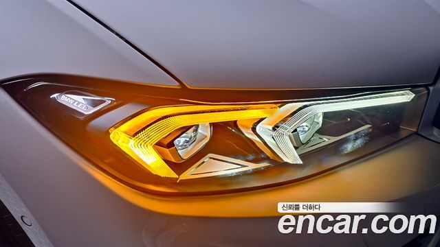 BMW 3-Series 320i