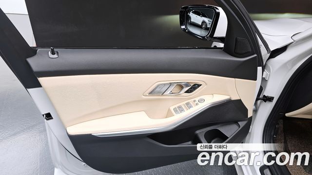 BMW 3-Series 320i