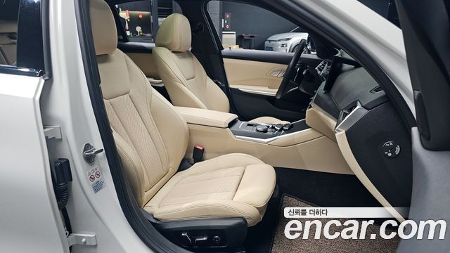 BMW 3-Series 320i