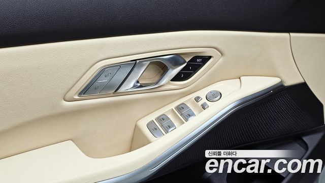 BMW 3-Series 320i