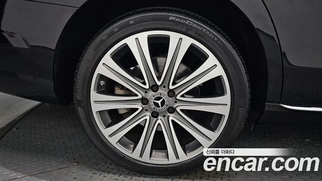 Mercedes-Benz E-Class E300e 4MATIC Exclusive