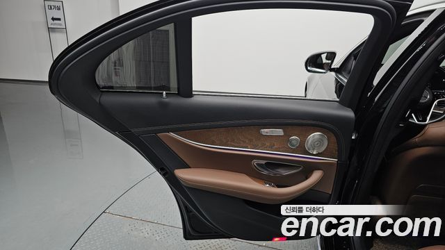 Mercedes-Benz E-Class E300e 4MATIC Exclusive