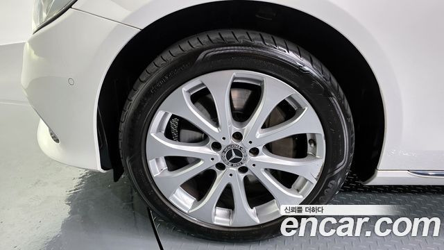 Mercedes-Benz E-Class E300 4MATIC Exclusive