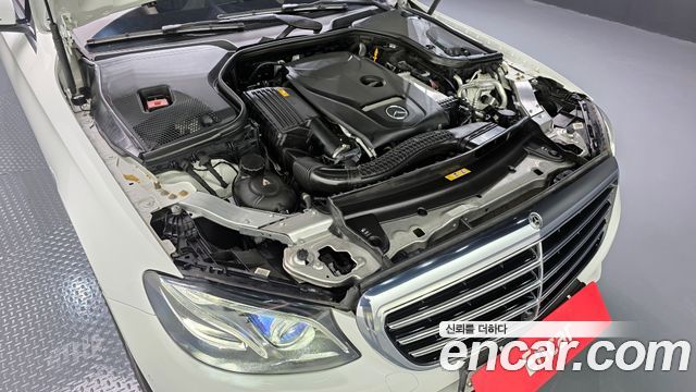 Mercedes-Benz E-Class E300 4MATIC Exclusive