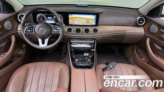 Mercedes-Benz E-Class E300 4MATIC Exclusive