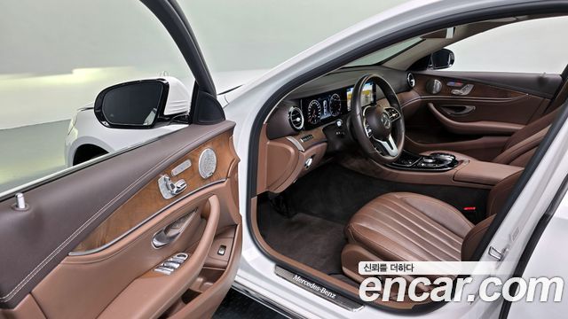 Mercedes-Benz E-Class E300 4MATIC Exclusive