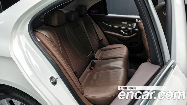 Mercedes-Benz E-Class E300 4MATIC Exclusive
